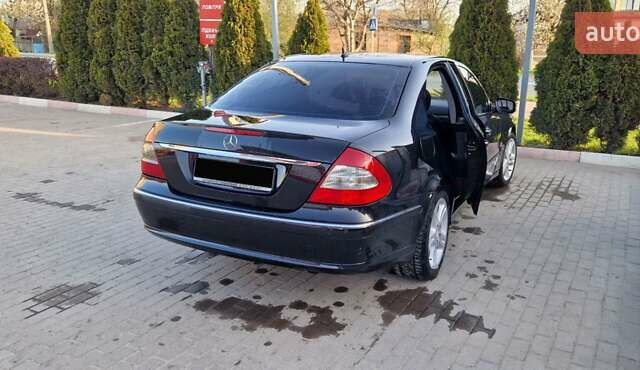 Черный Мерседес Е-Класс, объемом двигателя 2 л и пробегом 270 тыс. км за 8100 $, фото 1 на Automoto.ua