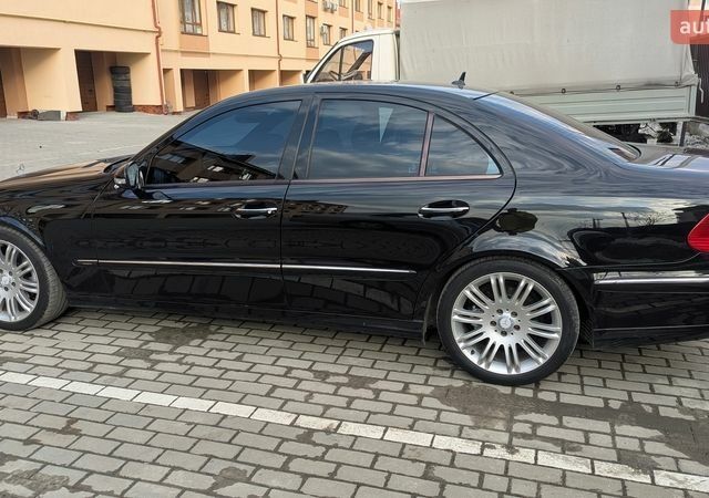 Черный Мерседес Е-Класс, объемом двигателя 2.99 л и пробегом 280 тыс. км за 11500 $, фото 1 на Automoto.ua