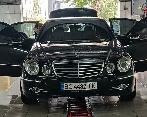 Чорний Мерседес Е-Клас, об'ємом двигуна 3 л та пробігом 263 тис. км за 9700 $, фото 1 на Automoto.ua