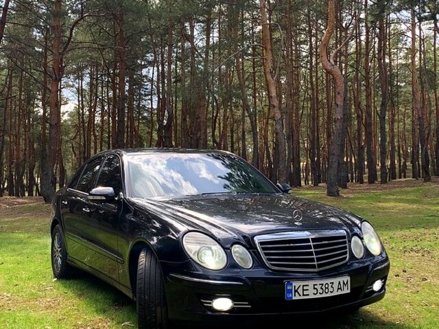 Чорний Мерседес Е-Клас, об'ємом двигуна 3 л та пробігом 0 тис. км за 10000 $, фото 1 на Automoto.ua