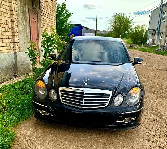 Чорний Мерседес Е-Клас, об'ємом двигуна 2.1 л та пробігом 340 тис. км за 8500 $, фото 1 на Automoto.ua