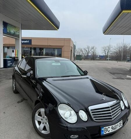 Черный Мерседес Е-Класс, объемом двигателя 2.2 л и пробегом 286 тыс. км за 8399 $, фото 1 на Automoto.ua