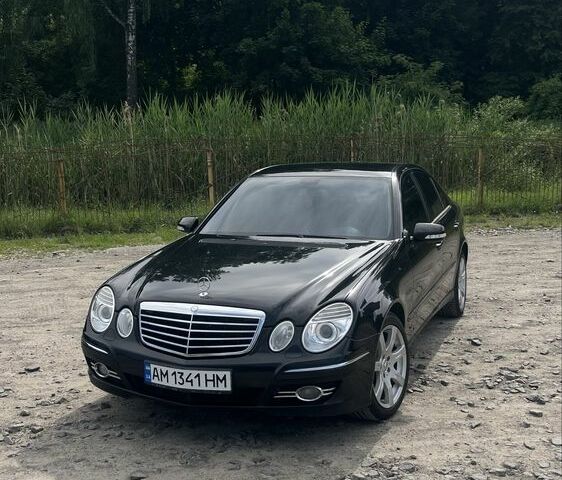 Черный Мерседес Е-Класс, объемом двигателя 3 л и пробегом 350 тыс. км за 9500 $, фото 1 на Automoto.ua