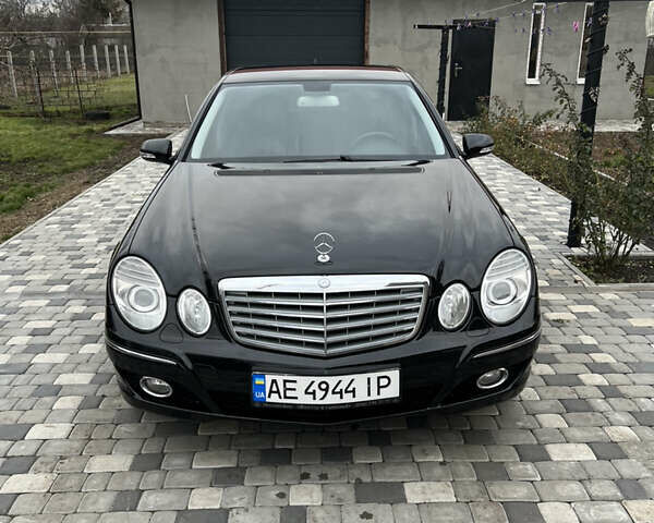 Черный Мерседес Е-Класс, объемом двигателя 1.8 л и пробегом 202 тыс. км за 10000 $, фото 1 на Automoto.ua