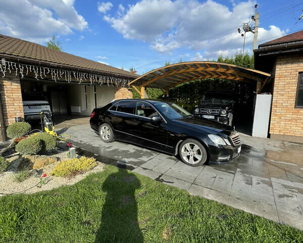 Черный Мерседес Е-Класс, объемом двигателя 2.2 л и пробегом 260 тыс. км за 10800 $, фото 1 на Automoto.ua
