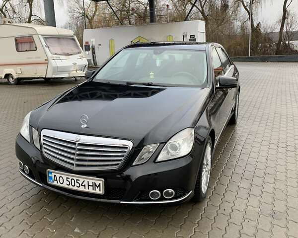Черный Мерседес Е-Класс, объемом двигателя 2.2 л и пробегом 264 тыс. км за 10500 $, фото 1 на Automoto.ua
