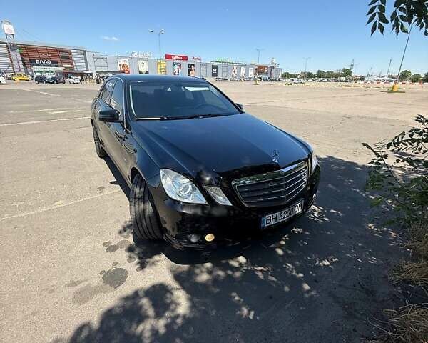 Черный Мерседес Е-Класс, объемом двигателя 2.1 л и пробегом 317 тыс. км за 10500 $, фото 1 на Automoto.ua