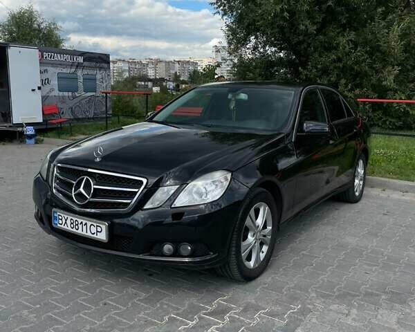 Черный Мерседес Е-Класс, объемом двигателя 2.2 л и пробегом 330 тыс. км за 10500 $, фото 1 на Automoto.ua