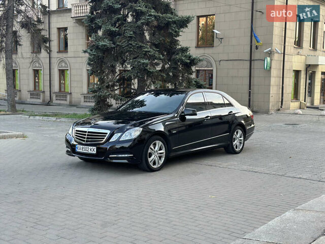 Черный Мерседес Е-Класс, объемом двигателя 3 л и пробегом 225 тыс. км за 11000 $, фото 1 на Automoto.ua