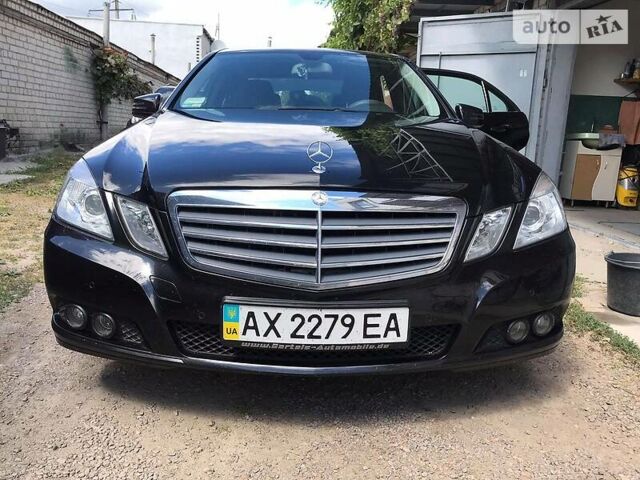 Черный Мерседес Е-Класс, объемом двигателя 2.1 л и пробегом 175 тыс. км за 15500 $, фото 1 на Automoto.ua
