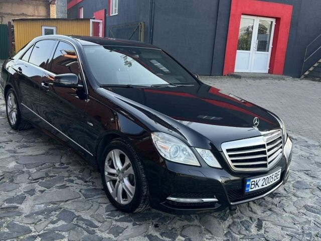 Чорний Мерседес Е-Клас, об'ємом двигуна 3 л та пробігом 275 тис. км за 12500 $, фото 1 на Automoto.ua
