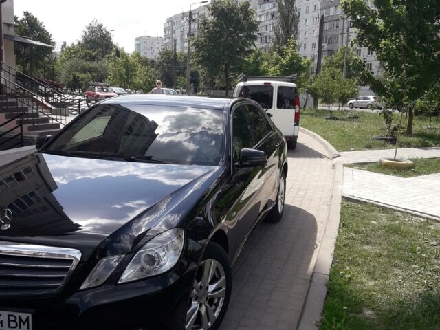 Чорний Мерседес Е-Клас, об'ємом двигуна 2.2 л та пробігом 120 тис. км за 21000 $, фото 1 на Automoto.ua