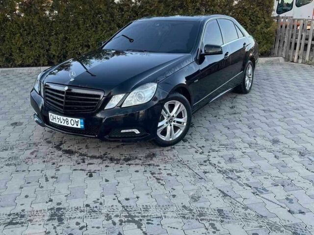 Черный Мерседес Е-Класс, объемом двигателя 3 л и пробегом 300 тыс. км за 9886 $, фото 1 на Automoto.ua