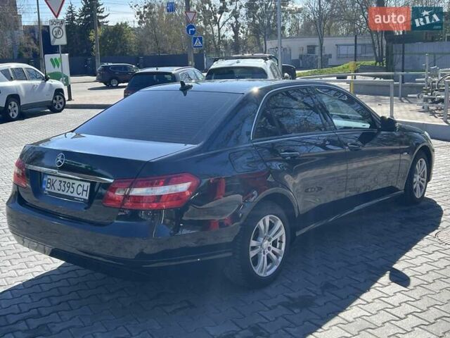 Черный Мерседес Е-Класс, объемом двигателя 2.2 л и пробегом 357 тыс. км за 10500 $, фото 1 на Automoto.ua