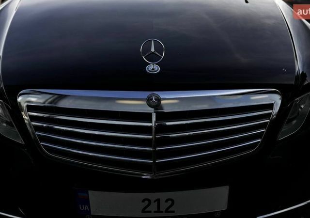 Черный Мерседес Е-Класс, объемом двигателя 3.5 л и пробегом 226 тыс. км за 15800 $, фото 1 на Automoto.ua