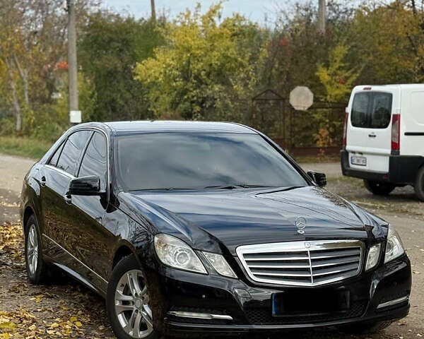 Черный Мерседес Е-Класс, объемом двигателя 2.2 л и пробегом 312 тыс. км за 10500 $, фото 1 на Automoto.ua