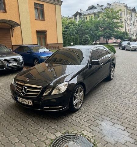 Чорний Мерседес Е-Клас, об'ємом двигуна 2.1 л та пробігом 375 тис. км за 12000 $, фото 1 на Automoto.ua