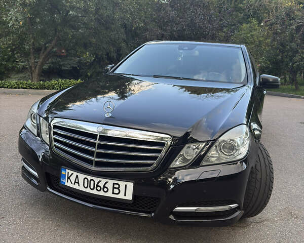 Чорний Мерседес Е-Клас, об'ємом двигуна 2.2 л та пробігом 235 тис. км за 16000 $, фото 1 на Automoto.ua