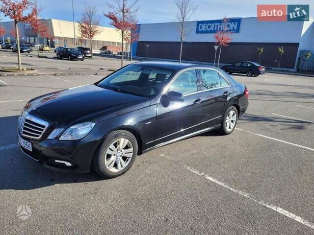 Чорний Мерседес Е-Клас, об'ємом двигуна 2.1 л та пробігом 140 тис. км за 12851 $, фото 1 на Automoto.ua
