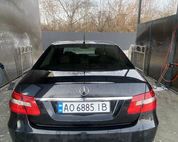 Черный Мерседес Е-Класс, объемом двигателя 2.14 л и пробегом 350 тыс. км за 11400 $, фото 1 на Automoto.ua
