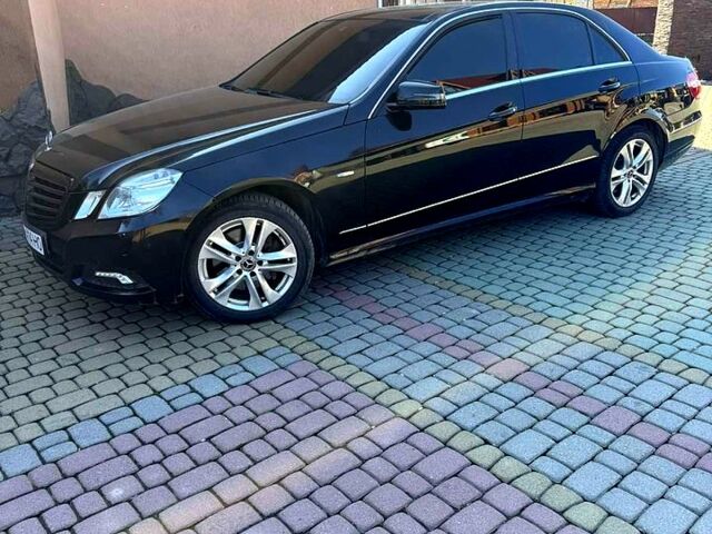 Чорний Мерседес Е-Клас, об'ємом двигуна 3 л та пробігом 305 тис. км за 9500 $, фото 1 на Automoto.ua