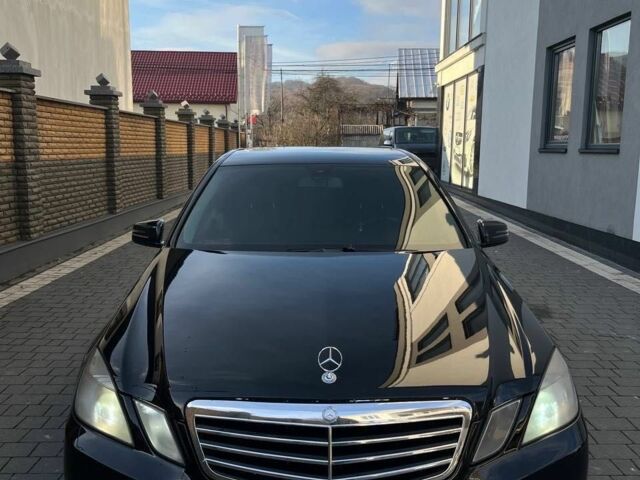 Чорний Мерседес Е-Клас, об'ємом двигуна 2.1 л та пробігом 385 тис. км за 11099 $, фото 1 на Automoto.ua