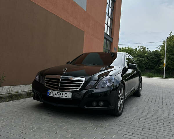 Черный Мерседес Е-Класс, объемом двигателя 2.2 л и пробегом 350 тыс. км за 12950 $, фото 1 на Automoto.ua