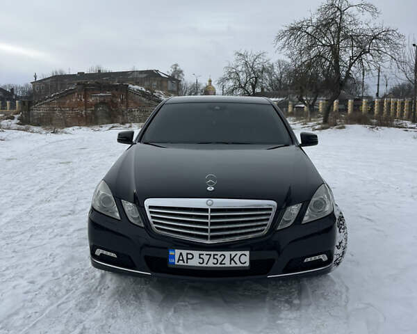 Черный Мерседес Е-Класс, объемом двигателя 3.5 л и пробегом 266 тыс. км за 13100 $, фото 1 на Automoto.ua