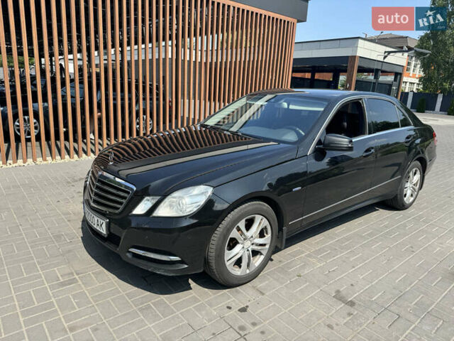 Черный Мерседес Е-Класс, объемом двигателя 2.1 л и пробегом 310 тыс. км за 15500 $, фото 1 на Automoto.ua