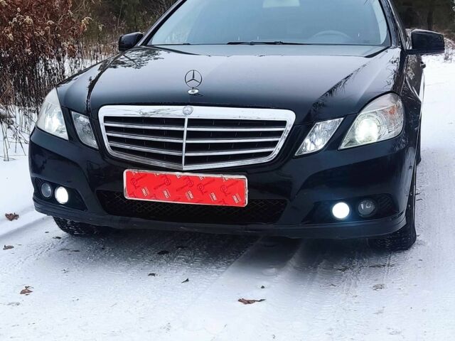 Черный Мерседес Е-Класс, объемом двигателя 2.2 л и пробегом 310 тыс. км за 10200 $, фото 1 на Automoto.ua