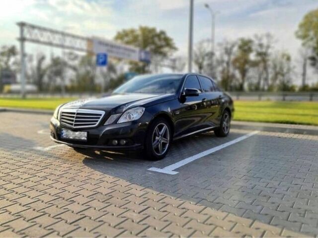 Чорний Мерседес Е-Клас, об'ємом двигуна 2.2 л та пробігом 203 тис. км за 12000 $, фото 1 на Automoto.ua