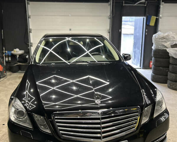 Черный Мерседес Е-Класс, объемом двигателя 3.5 л и пробегом 103 тыс. км за 15500 $, фото 1 на Automoto.ua