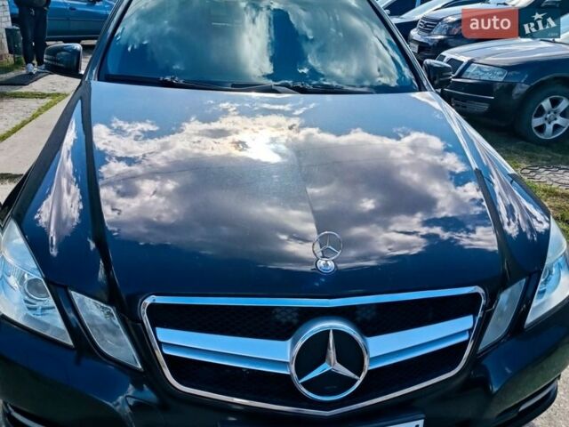 Черный Мерседес Е-Класс, объемом двигателя 1.8 л и пробегом 267 тыс. км за 10000 $, фото 1 на Automoto.ua