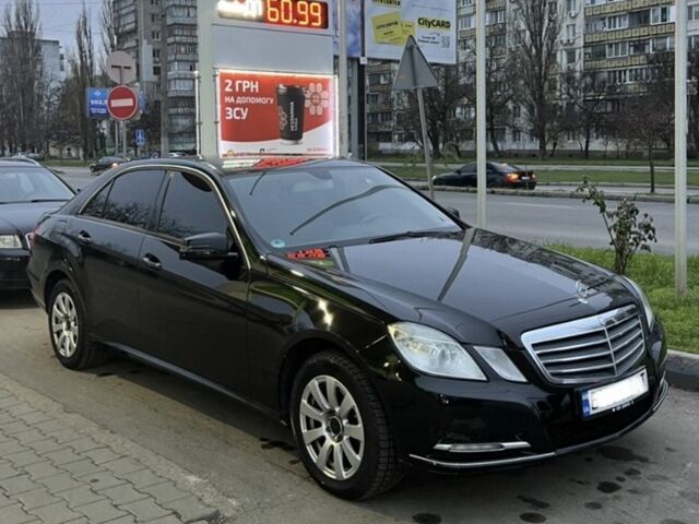 Черный Мерседес Е-Класс, объемом двигателя 2.1 л и пробегом 270 тыс. км за 10800 $, фото 1 на Automoto.ua
