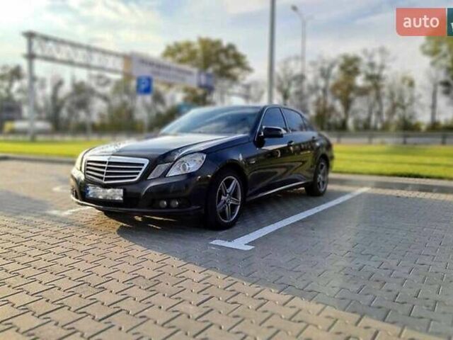 Чорний Мерседес Е-Клас, об'ємом двигуна 2.2 л та пробігом 203 тис. км за 12000 $, фото 1 на Automoto.ua