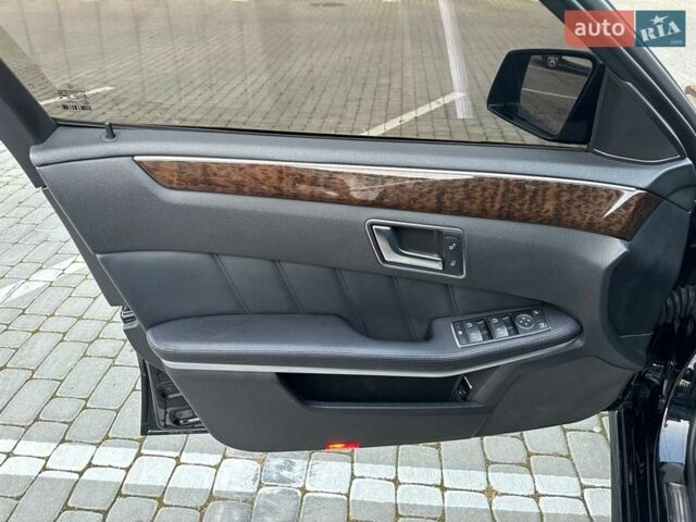 Черный Мерседес Е-Класс, объемом двигателя 2.2 л и пробегом 283 тыс. км за 12000 $, фото 1 на Automoto.ua