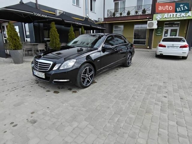 Черный Мерседес Е-Класс, объемом двигателя 2.1 л и пробегом 330 тыс. км за 12000 $, фото 1 на Automoto.ua