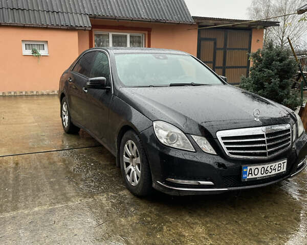 Чорний Мерседес Е-Клас, об'ємом двигуна 2.1 л та пробігом 269 тис. км за 10500 $, фото 1 на Automoto.ua