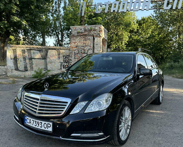 Черный Мерседес Е-Класс, объемом двигателя 3.5 л и пробегом 301 тыс. км за 9499 $, фото 1 на Automoto.ua