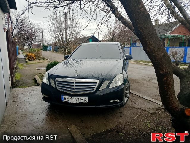 Чорний Мерседес Е-Клас, об'ємом двигуна 2.2 л та пробігом 350 тис. км за 11500 $, фото 1 на Automoto.ua