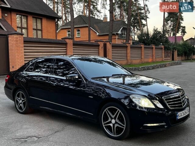 Черный Мерседес Е-Класс, объемом двигателя 2.2 л и пробегом 260 тыс. км за 10000 $, фото 1 на Automoto.ua