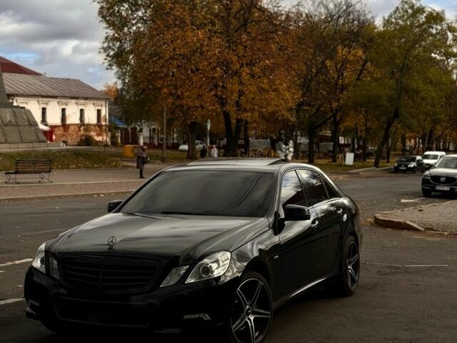 Чорний Мерседес Е-Клас, об'ємом двигуна 2.2 л та пробігом 340 тис. км за 12999 $, фото 1 на Automoto.ua