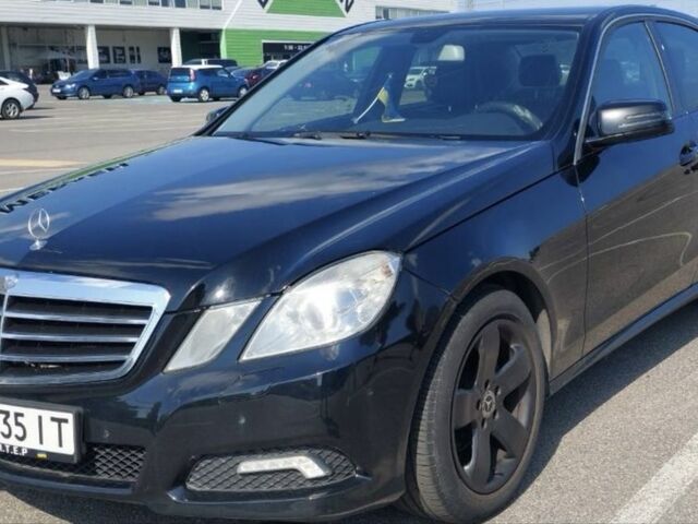 Черный Мерседес Е-Класс, объемом двигателя 1.8 л и пробегом 344 тыс. км за 8999 $, фото 1 на Automoto.ua