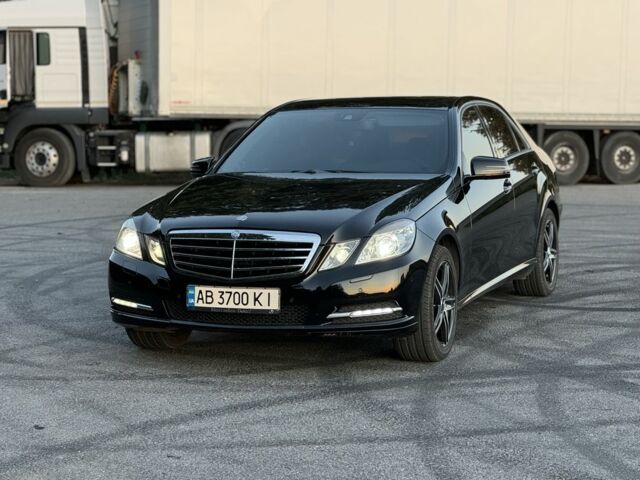 Черный Мерседес Е-Класс, объемом двигателя 2.2 л и пробегом 210 тыс. км за 15000 $, фото 1 на Automoto.ua