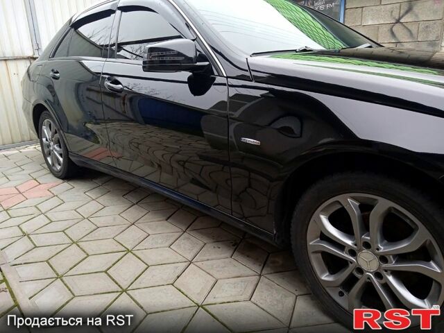 Чорний Мерседес Е-Клас, об'ємом двигуна 2 л та пробігом 270 тис. км за 9000 $, фото 1 на Automoto.ua