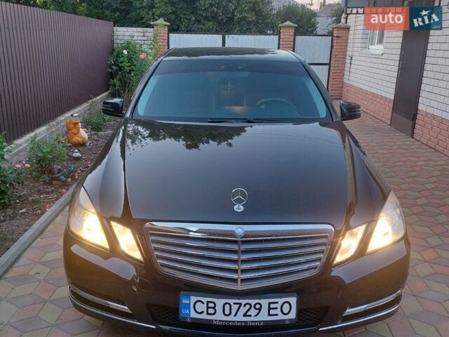 Черный Мерседес Е-Класс, объемом двигателя 2.1 л и пробегом 265 тыс. км за 12500 $, фото 1 на Automoto.ua