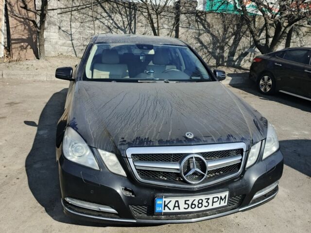 Черный Мерседес Е-Класс, объемом двигателя 2.1 л и пробегом 396 тыс. км за 8000 $, фото 1 на Automoto.ua