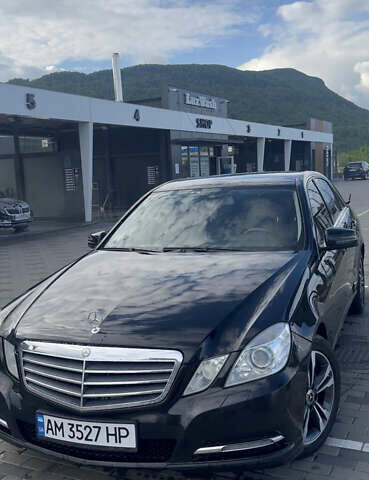 Мерседес Е-Класс 2012 в Хусте на Automoto.ua Черный Мерседес Е-Класс, объемом двигателя 1.8 л и пробегом 260 тыс. км за 13850 $, фото 1 на Automoto.ua