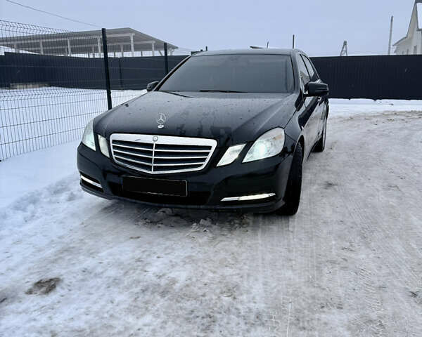 Черный Мерседес Е-Класс, объемом двигателя 2.1 л и пробегом 400 тыс. км за 10000 $, фото 1 на Automoto.ua