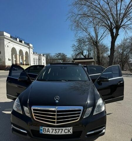 Черный Мерседес Е-Класс, объемом двигателя 2.2 л и пробегом 283 тыс. км за 15200 $, фото 1 на Automoto.ua